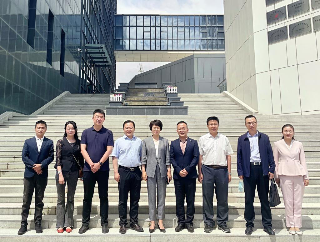 西宁市副市长张爱红一行莅临科技园调研